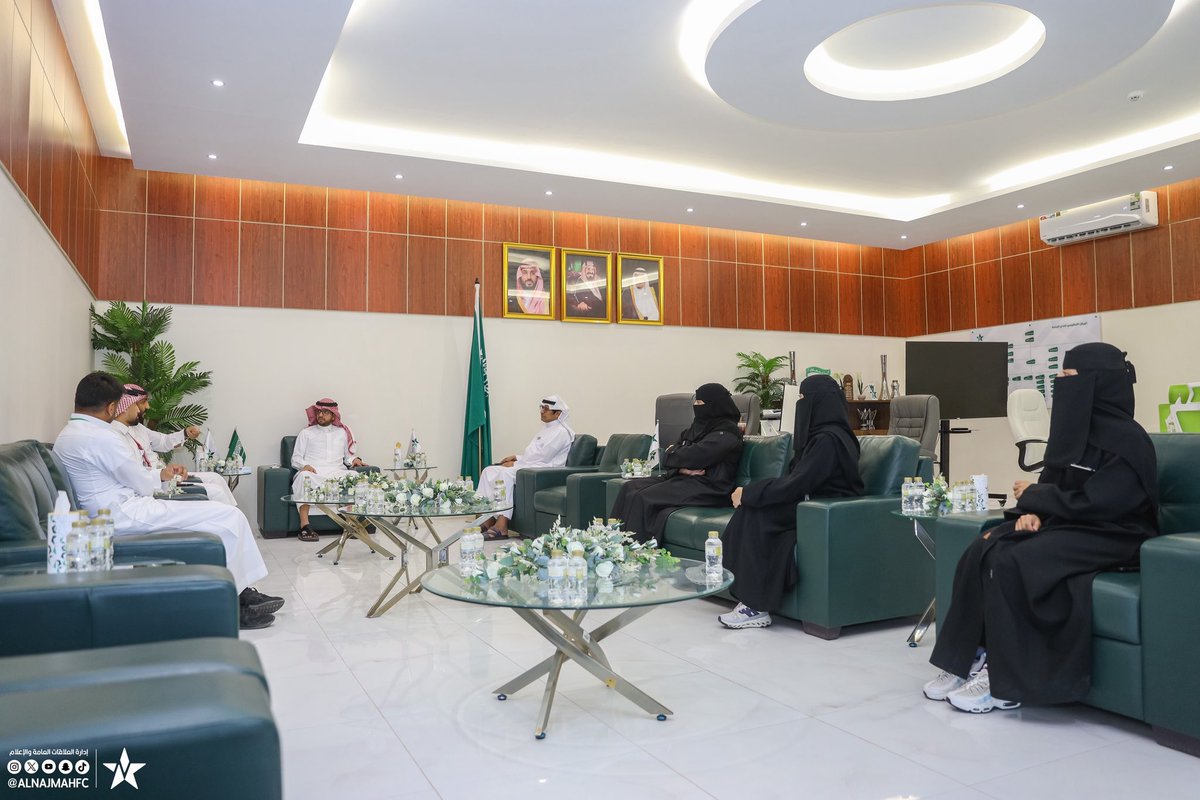 alnajmahfc's tweet photo. 🏦|
قام وفد من بنك الرياض مساء اليوم بزيارة لمقر نادي النجمة، مثّله كلٌ من الأستاذ أحمد الخلب والأستاذ صالح الحبيب، وذلك لتقديم عدد من العروض الخاصة والخدمات المميزة لمنسوبي النادي
#نجمة_عنيزة
#نادي_النجمة_الانتماء_المفضل
#دوري_روشن_السعودي https://t.co/U3JZRG0Wca