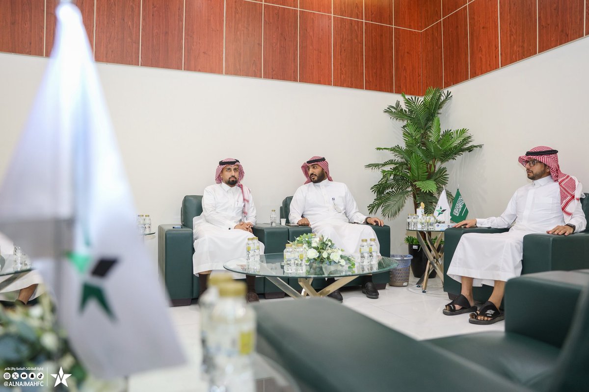 alnajmahfc's tweet photo. 🏦|
قام وفد من بنك الرياض مساء اليوم بزيارة لمقر نادي النجمة، مثّله كلٌ من الأستاذ أحمد الخلب والأستاذ صالح الحبيب، وذلك لتقديم عدد من العروض الخاصة والخدمات المميزة لمنسوبي النادي
#نجمة_عنيزة
#نادي_النجمة_الانتماء_المفضل
#دوري_روشن_السعودي https://t.co/U3JZRG0Wca