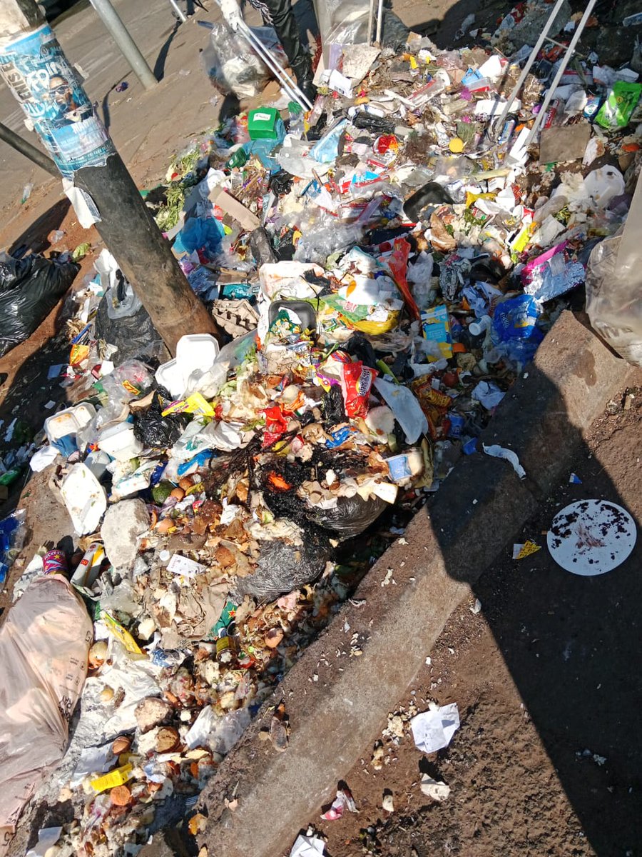 CrumRegionB's tweet image. Team AFSU focused on clearing grime from an illegal dumping hotspots in corner Beatrice St &amp;amp; Dukes Ave Ave, Windsor East. @CityofJoburgZA @CRUM_CoJ 
#JoburgReimagined