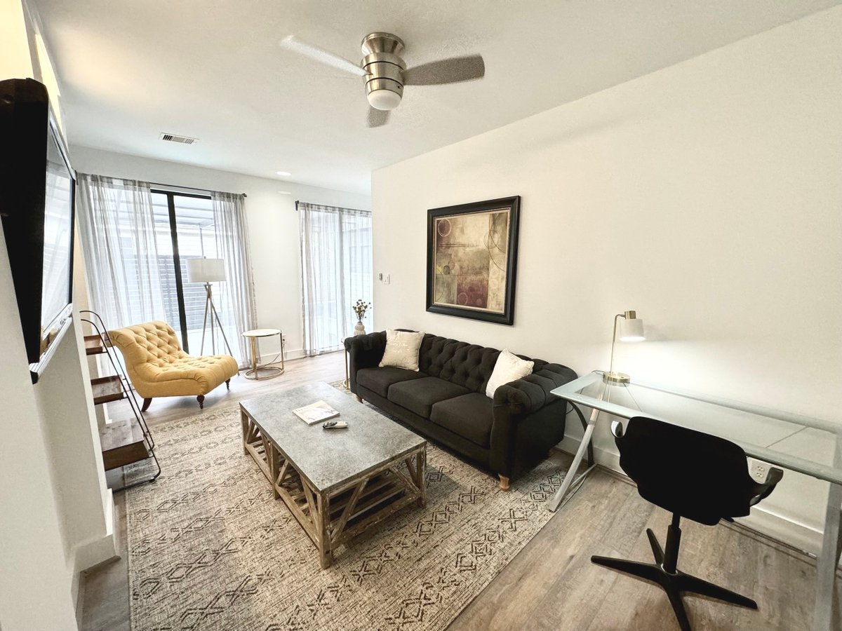 leasefhs's tweet image. Move in. Settle in. Enjoy.
Our homes come equipped with full kitchens, laundry, utilities, and high-speed Wi‑Fi. Everything is included—just unpack and live.
See our Chicagoland listings: LeaseFHS.com
#FurnishedHomes #TemporaryHousing #InsuranceHousing