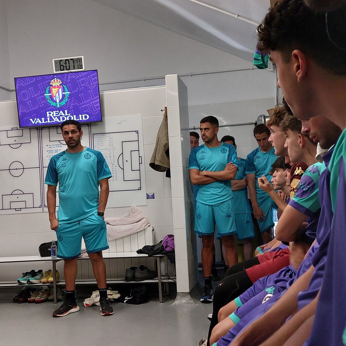👨🏻‍🏫💜 Bienvenida con el míster 

#pucela #RVPromesas