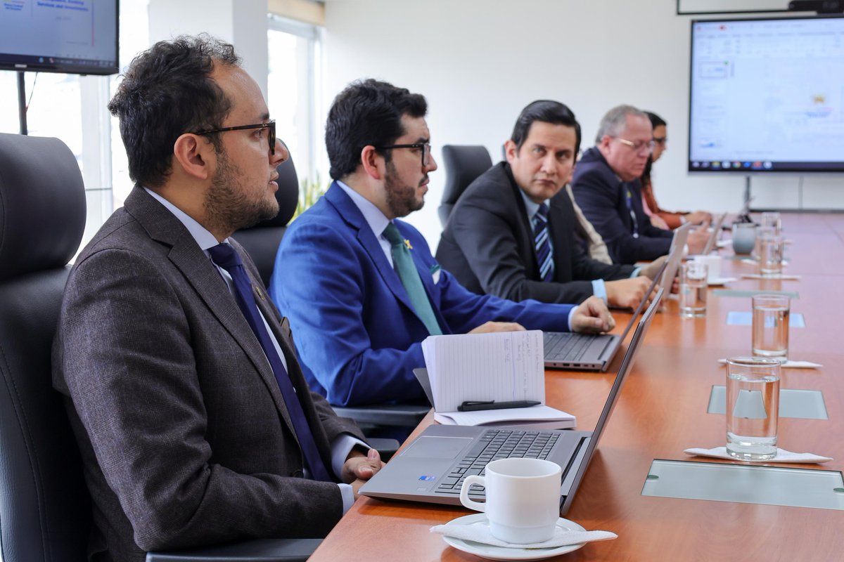 Banco Central del Ecuador (@bancocentral_ec) on Twitter photo El Gerente General del #BCE, <a href="/Gmo_Avellan/">Guillermo Avellán 🇪🇨</a>, junto con autoridades de la institución, mantuvo una reunión con representantes del Banco de la Reserva Federal de Nueva York. Se abordaron temas relevantes para la gestión financiera del BCE y la operatividad de la dolarización en el El Gerente General del #BCE, <a href="/Gmo_Avellan/">Guillermo Avellán 🇪🇨</a>, junto con autoridades de la institución, mantuvo una reunión con representantes del Banco de la Reserva Federal de Nueva York. Se abordaron temas relevantes para la gestión financiera del BCE y la operatividad de la dolarización en el