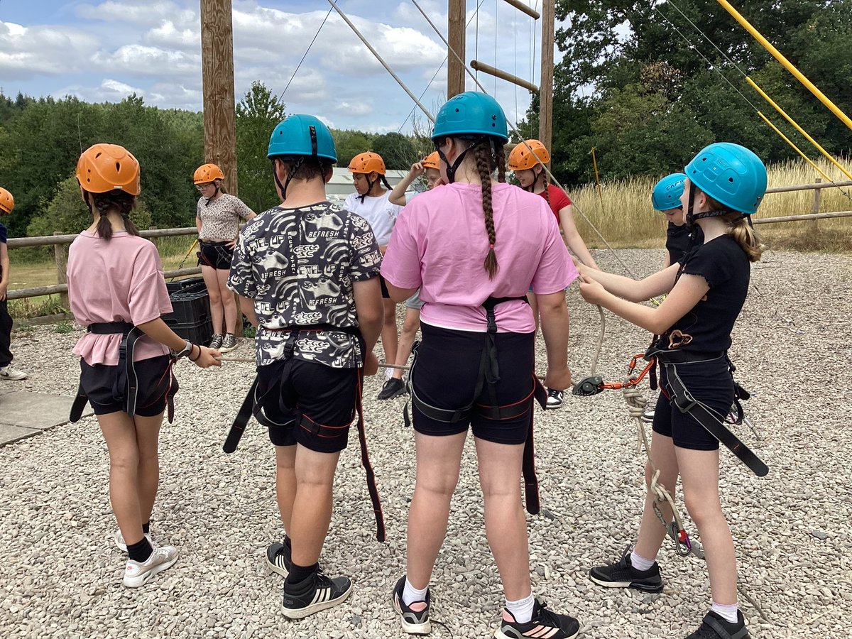 fairwayGLP's tweet image. Year 6 residential…crate stacking and archery. 
💚 🎯 💚
#Fairway #GLP #Year6