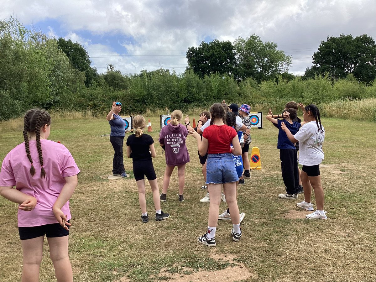 fairwayGLP's tweet image. Year 6 residential…crate stacking and archery. 
💚 🎯 💚
#Fairway #GLP #Year6