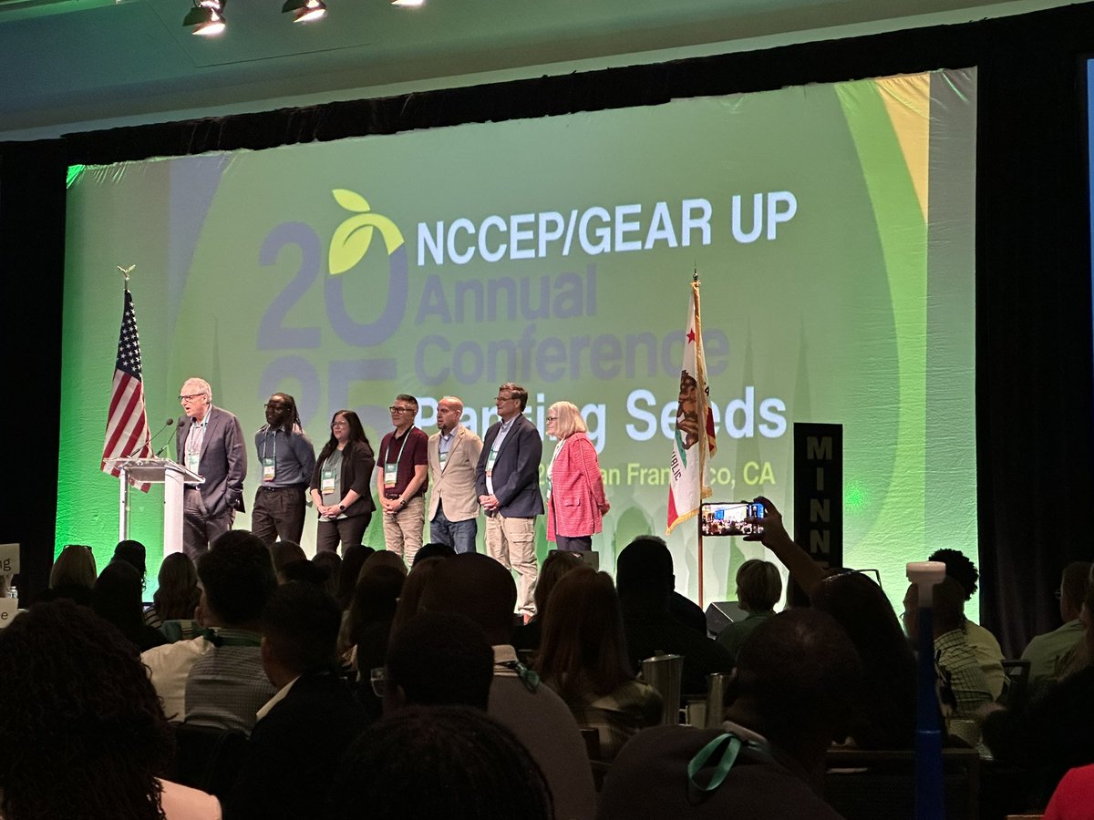 BriscoeClass's tweet image. “Planting seeds for a brighter future” @edpartnerships - purpose, opportunity, commitment to student success and planting roots to build pathways beyond high school. Thank you @ChatterHigh gamified career pathways for inviting me to my first #GEARUP positive energy is a thing!