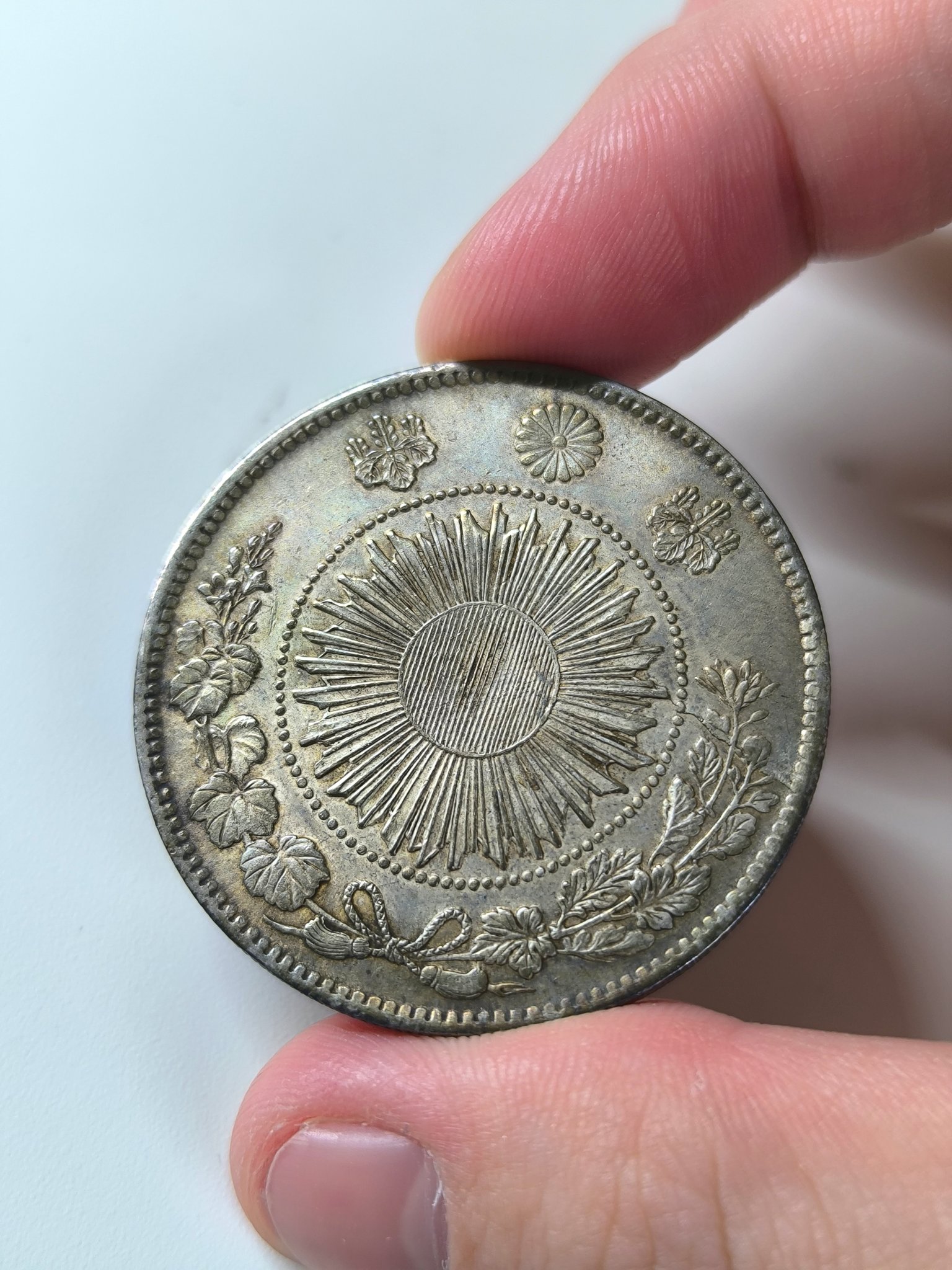 新1円銀貨、大特年❗明治8年浅彫、超貴重❗100万の品❗レインボートーン有り‼️ 新1円銀貨 明治8年銘 ㉗ – Art Bridge