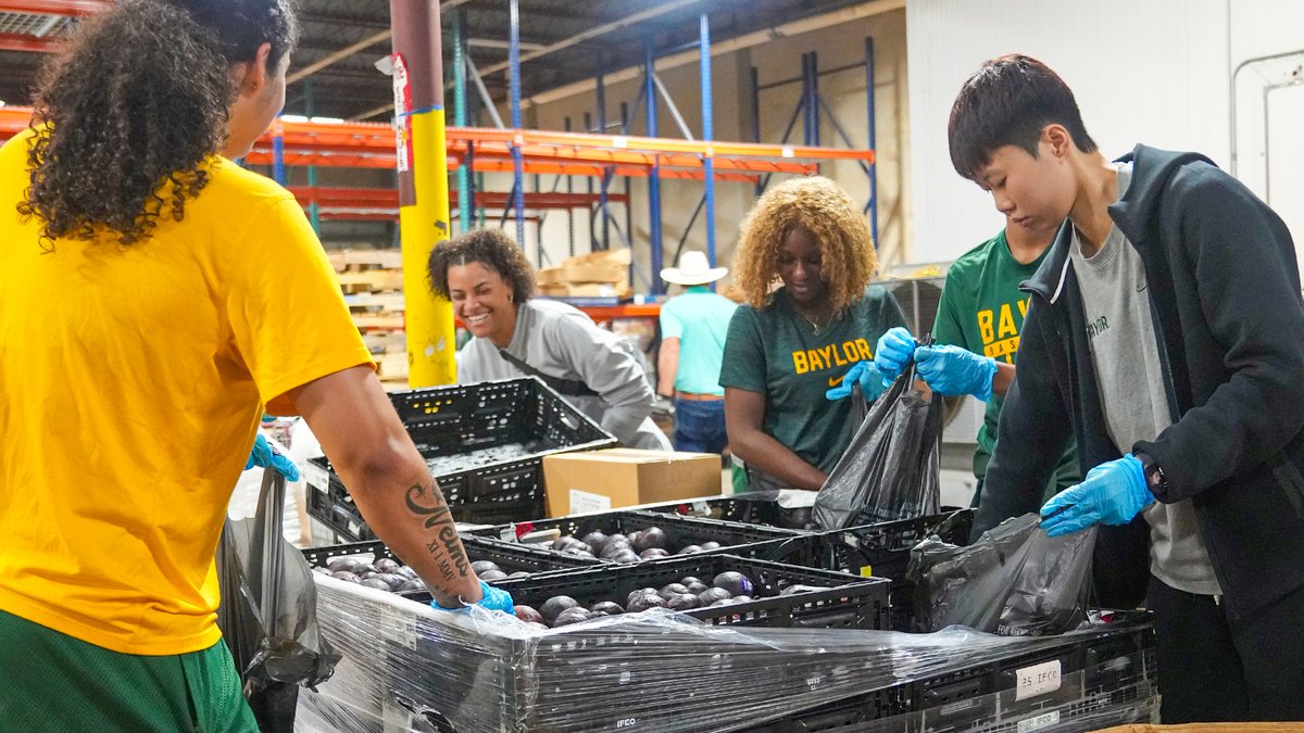 BaylorWBB's tweet image. We love our Waco Community! ππ
Thank you Caritas of Waco for allowing us to lend a hand this morning!
#SicEm | #GreaterThan