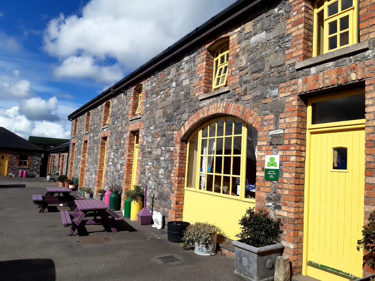 Whether you're seeking 🎇  starry skies, 😍 family fun, or a relaxing 🌾  rural escape, the Boyne Valley has something for every kind of camper. 

Here’s your guide to three great spots offering a mix of facilities, and how to make the most of your stay. discoverboynevalley.ie/camping-and-gl…