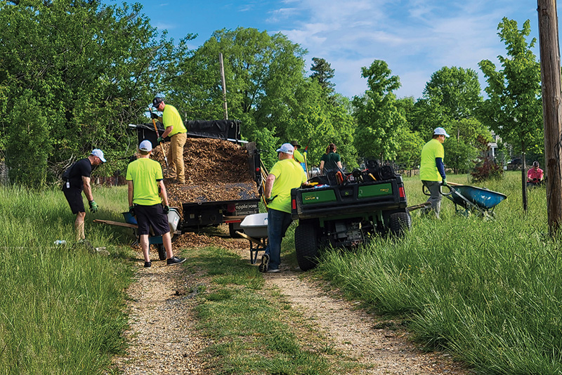 GCM_Magazine's tweet image. During this year's National Golf Day, industry partners and @GCSAA members spent a morning helping out at Old Soldiers Golf Course in Washington, D.C. Learn more about the project and the property: bit.ly/4kvSyc5