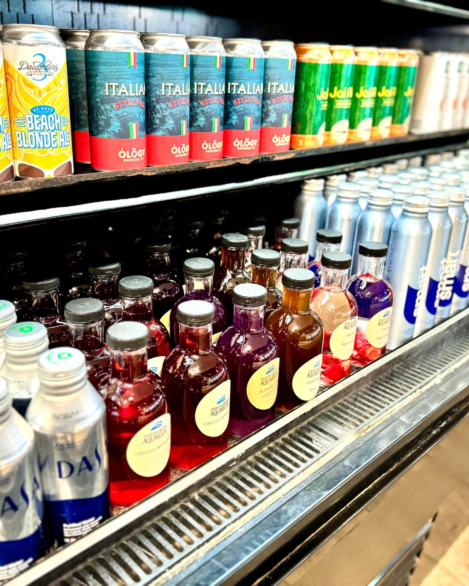 floridaaquarium's tweet image. Small changes = big impact 💪♻️
💧 100% plastic bottle-free
🛍️ Reusable &amp;amp; sustainable retail items in our gift shop
🌿 12,400+ lbs. of debris removed by staff &amp;amp; volunteers

Together, we’re making waves for the planet 🌊🌍
#PlasticFreeJuly