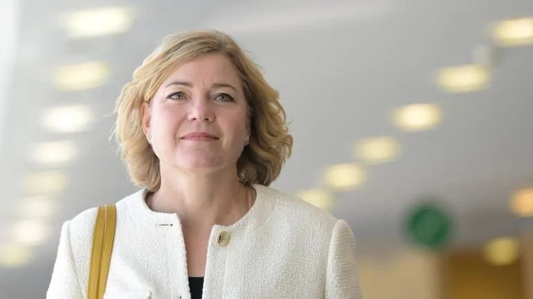 L’Ue presenta l’app per verifica età sui social. Primi test anche in Italia   buff.ly/JIActKf