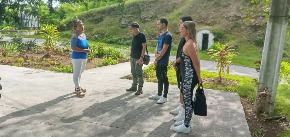 Desde la historia también se vive el verano.Jóvenes  universitarios recien graduados de las provincias occidentales realizan recorridos por los Monumentos Nacionales de #Guisa #LomaDeBraulioCuruneaux y #LomaDePiedra.
#CulturaGranma
#PatrimonioGranma