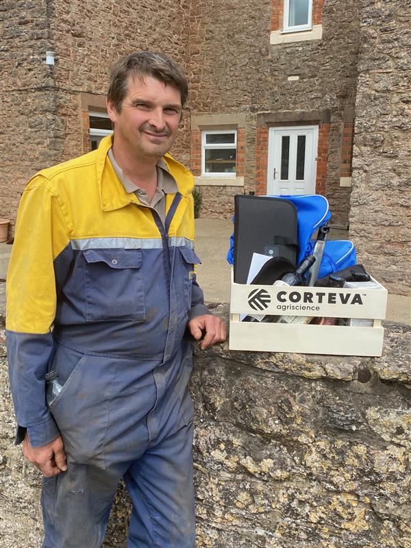 Corteva UK (@cortevauk) on Twitter photo 🎉 Congratulations to Steven Edwards of JW & PM Edwards & Son, the lucky winner of our Arable Event hamper giveaway!
Corteva’s Area Manager for Wales and West, Dilwyn Harris, stopped by Steven’s farm near Shrewsbury to personally deliver the prize. 😎
A huge thank you to 🎉 Congratulations to Steven Edwards of JW & PM Edwards & Son, the lucky winner of our Arable Event hamper giveaway!
Corteva’s Area Manager for Wales and West, Dilwyn Harris, stopped by Steven’s farm near Shrewsbury to personally deliver the prize. 😎
A huge thank you to