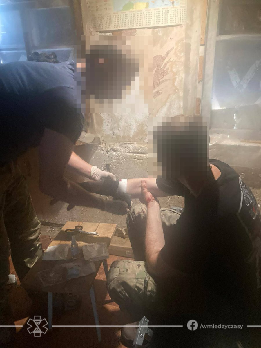 DamianDuda17's tweet image. Wojna to nie tylko straty bojowe. Nie brakuje wypadków, generujących własnych „300” oraz w skrajnych przypadkach „200”. Najgłówniejszą przyczyną strat których przeciwnik nie jest bezpośrednim winowajcą, są wypadki komunikacyjne. Nie oświetlone drogi, pozostawione opuszczone…