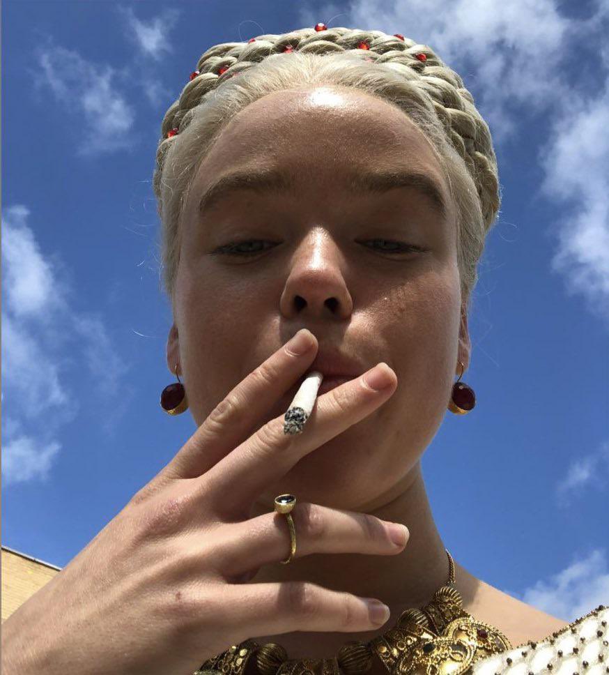 rhaenyrasrealm's tweet image. this might be my favorite behind the scenes photo ever