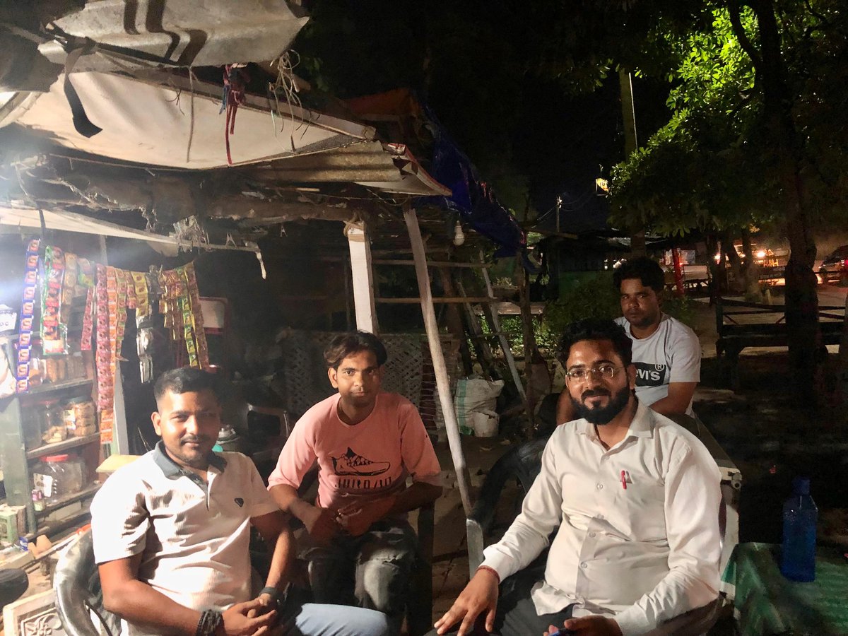 SumitsharmaAAP's tweet photo. आज दिनांक 14/ 07 /2025 को अनूपशहर विधान सभा अध्यक्ष सुमित शर्मा पार्टी के युवा नेता भाई परवेज से मुलाकात करने गए तो उस समय दो नए लोगों से वर्तमान राजनीति पर चर्चा की तो उन्होंने आम आदमी पार्टी की शिक्षा ,स्वास्थ्य , रोजगार की राजनीति से प्रभावित होकर पार्टी की सदस्यता ग्रहण की । https://t.co/G2usNNlsML