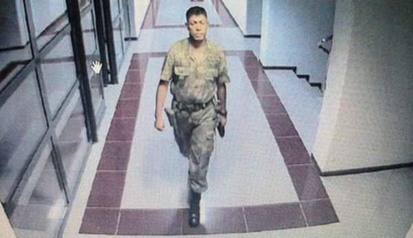 Adımı Ömer koymuşlar bir kere,
 öleceğimi bilsem adaletsizliğe gelemem!

O ,  Sizi 2 kurşunla bitirdi, 
 siz onu 30 kurşunla ölümsüzleştirdiniz.

Rabbim mekanını cennet eylesin inşaAllah.
Ömer Halisdemir

#unutmayacağız
#15Temmuz