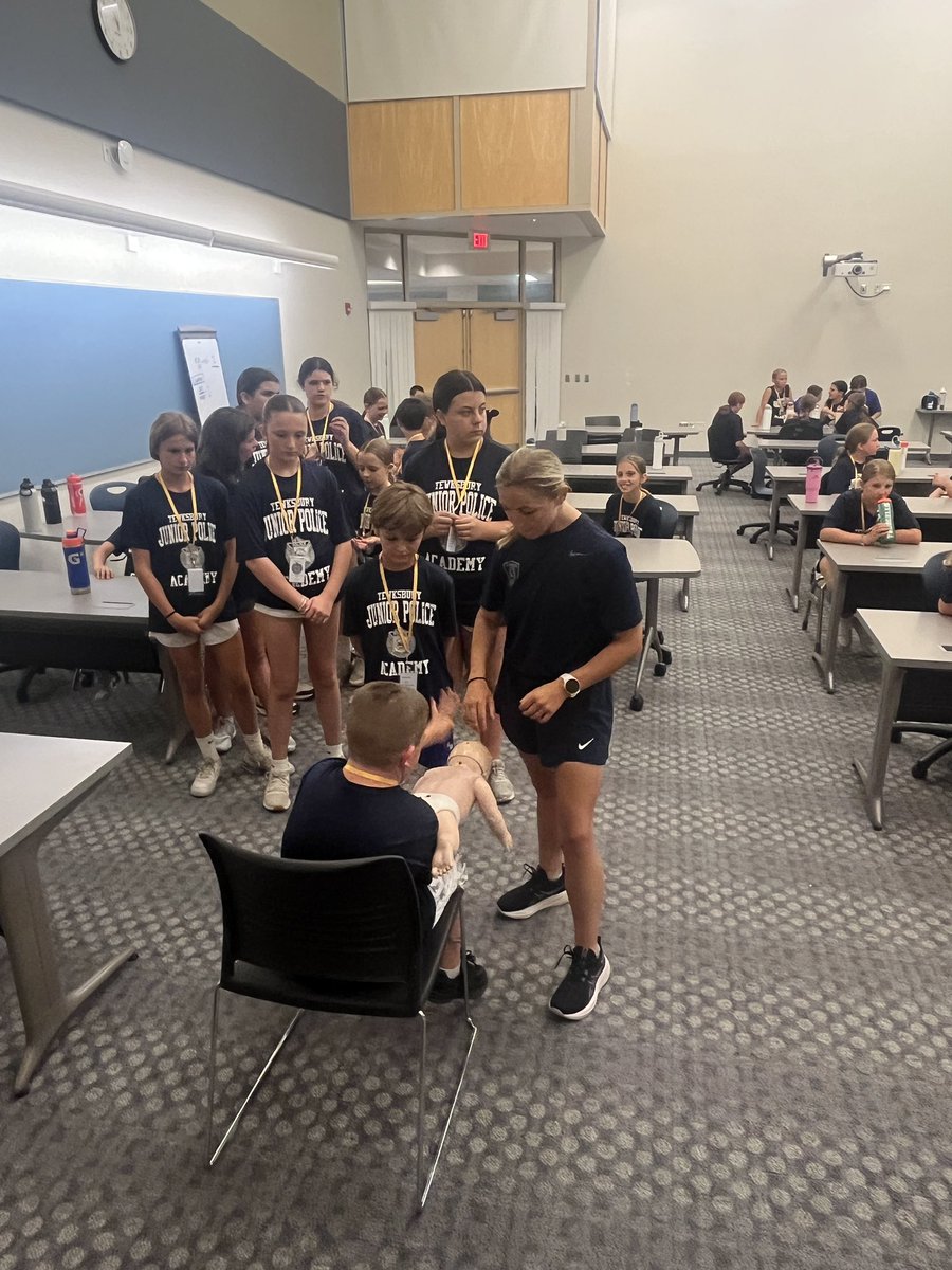 TewksburyPD's tweet photo. Lifesaving skills in action! 💪
Our Junior Officers are learning CPR and how to respond to choking emergencies with instruction from Sgt. Strong, Lt. Williams, and Officer Capuano.
Proud to see them gaining confidence and stepping up!
#JuniorOfficers #TPDCommunity #CPRTraining #LifesavingSkills #FutureLeaders #TewksburyPD #JuniorPoliceAcademy -TPD121