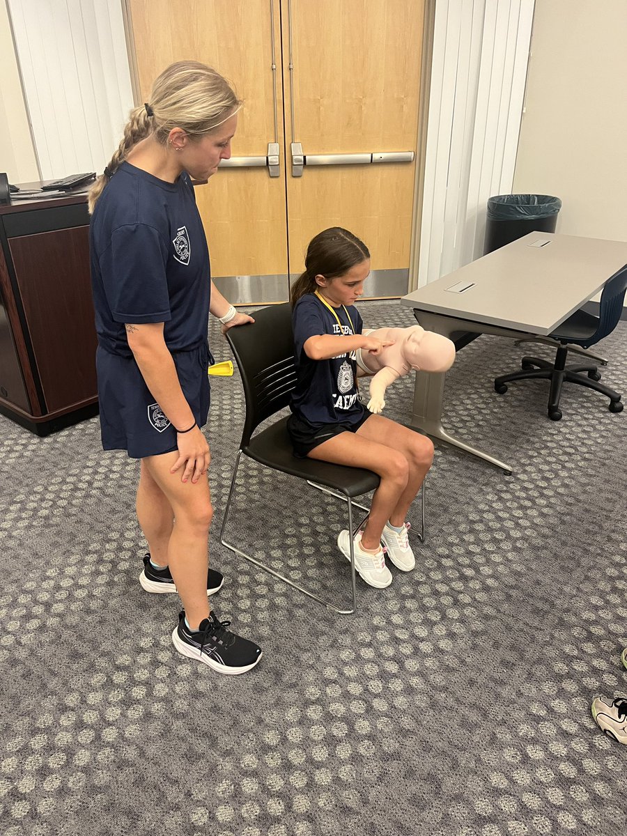 TewksburyPD's tweet photo. Lifesaving skills in action! 💪
Our Junior Officers are learning CPR and how to respond to choking emergencies with instruction from Sgt. Strong, Lt. Williams, and Officer Capuano.
Proud to see them gaining confidence and stepping up!
#JuniorOfficers #TPDCommunity #CPRTraining #LifesavingSkills #FutureLeaders #TewksburyPD #JuniorPoliceAcademy -TPD121