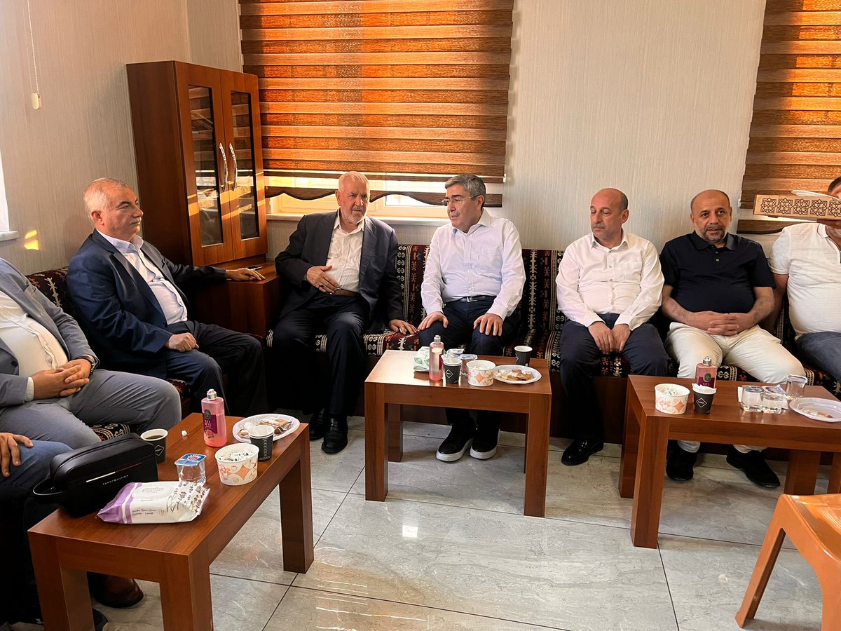 Tunas Helva Firma Sahibi Sayın Mustafa Çelik’e, ebediyete irtihal eden kıymetli kızı Ayşe Olgaş için taziye ziyaretinde bulunduk.

Cenab-ı Allah’tan merhumeye gani gani rahmet; kederli ailesine ve tüm sevenlerine sabırlar diliyorum.