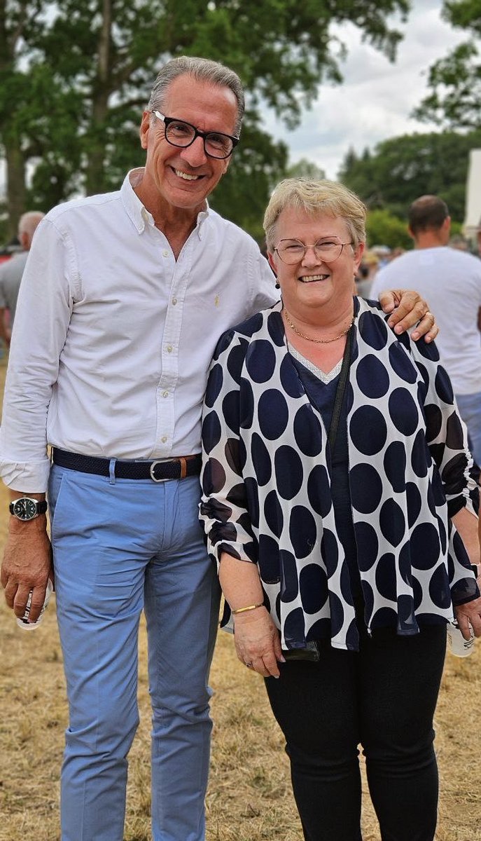yfavennec's tweet image. Je suis fier que Jacqueline Arcanger, maire d’Ernée, conseillère départementale ait été promue dans l’Ordre de la Légion d’Honneur : une femme d’engagement, ouverte au dialogue, tournée en permanence vers les autres, constructive et profondément humaine. Félicitations Jacqueline!