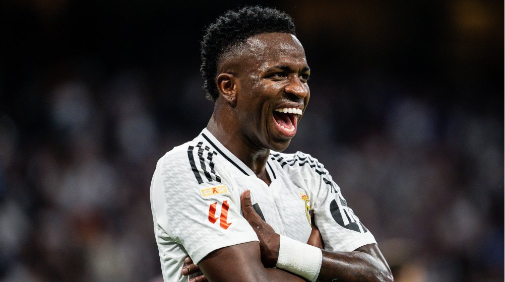🚨 La renovación de Vinicius está ahora mismo paralizada. Tanto es así que no se espera ningún anuncio al respecto en lo que resta de verano, quedando todo pendiente para la temporada 2025/26.

Acaba contrato en 2027.