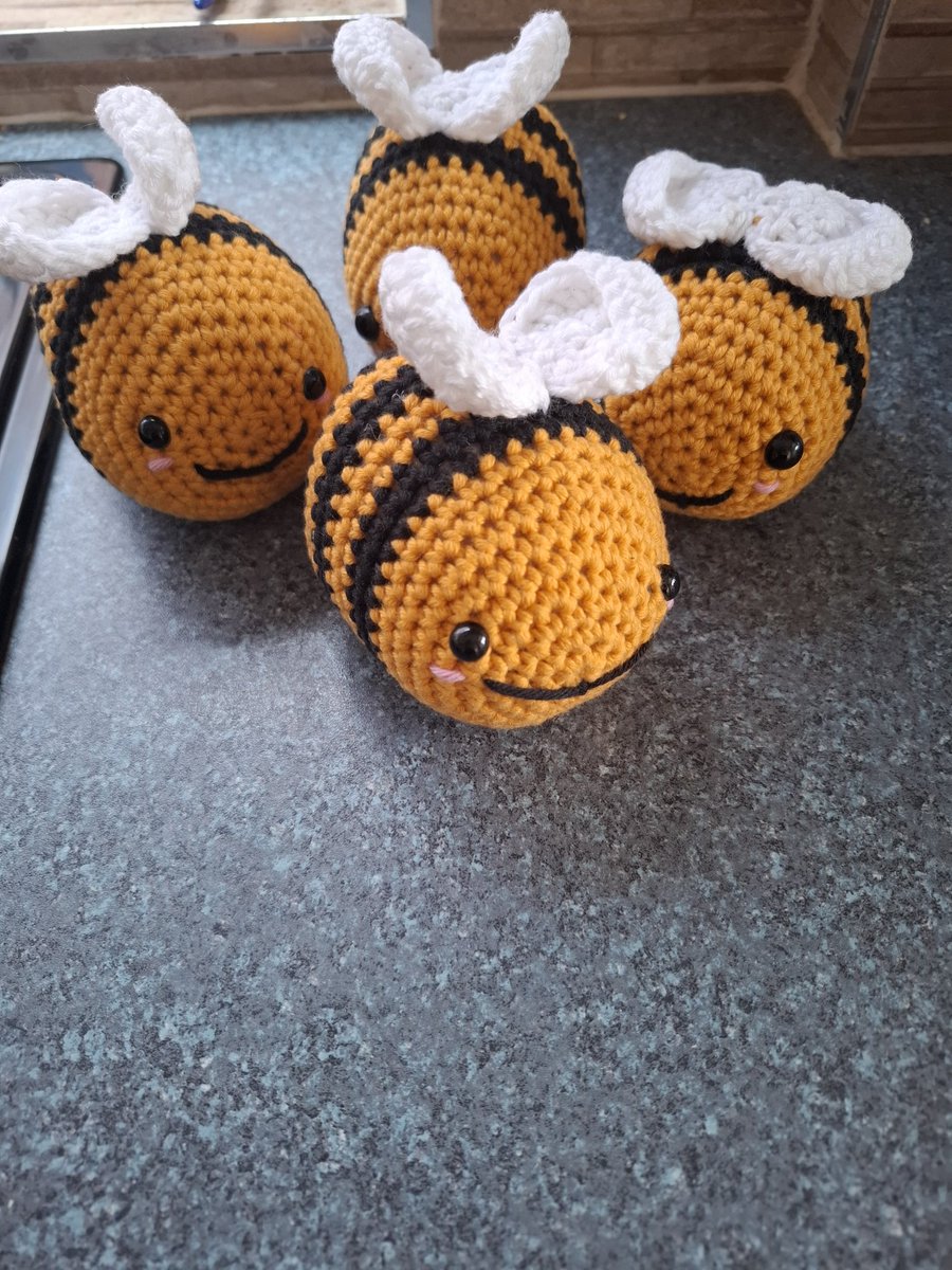 My friend is so happy with her bees💛🐝🐝🐝🐝
Thanks you <a href="/bertie_lakeland/">Bertie Lakeland</a> lovely mum💛