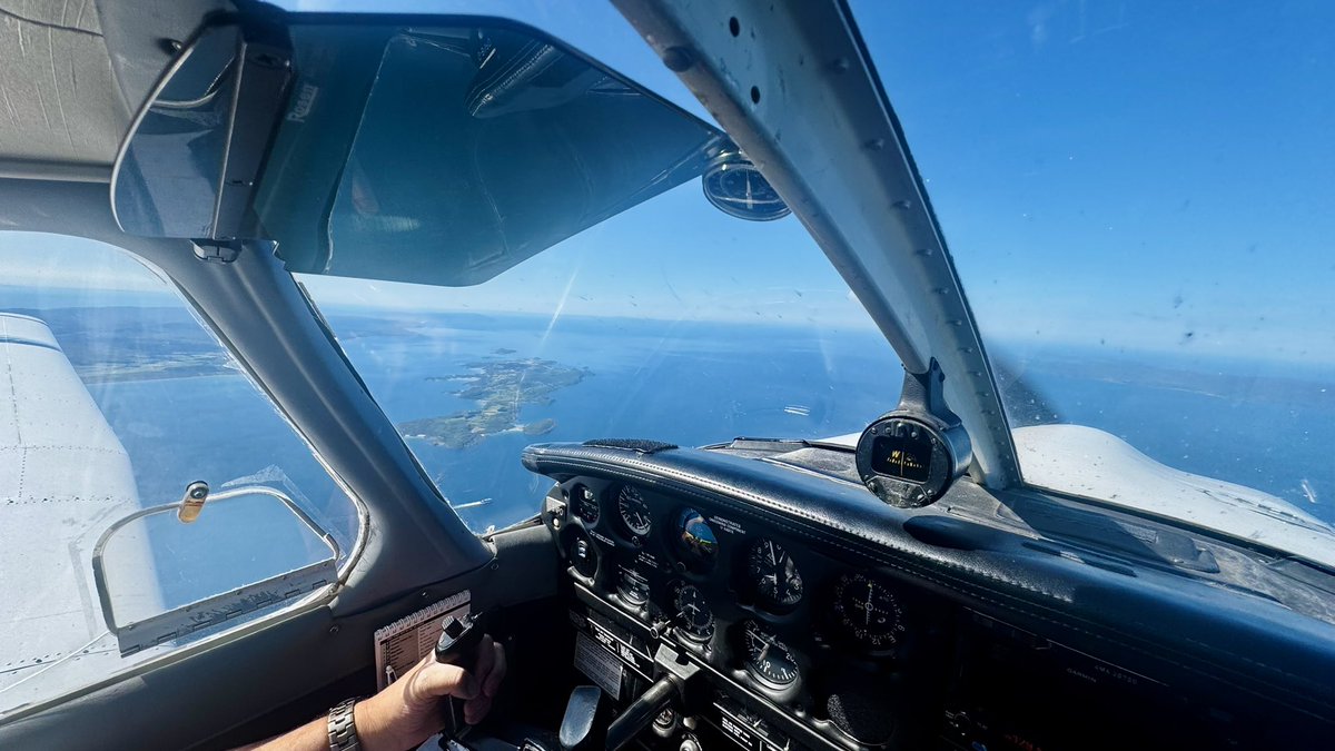 TFSegbo's tweet photo. This weekend G-BNPO made the most of the glorious weather and flew to Cumbernauld, Islay and the Isle of Man 😎 

Do you have a PPL and interested in gaining experience flying to new places? Give us a call to book in with one of our experienced instructors: 01384 221700 🛩️ https://t.co/cw5whjNaRX
