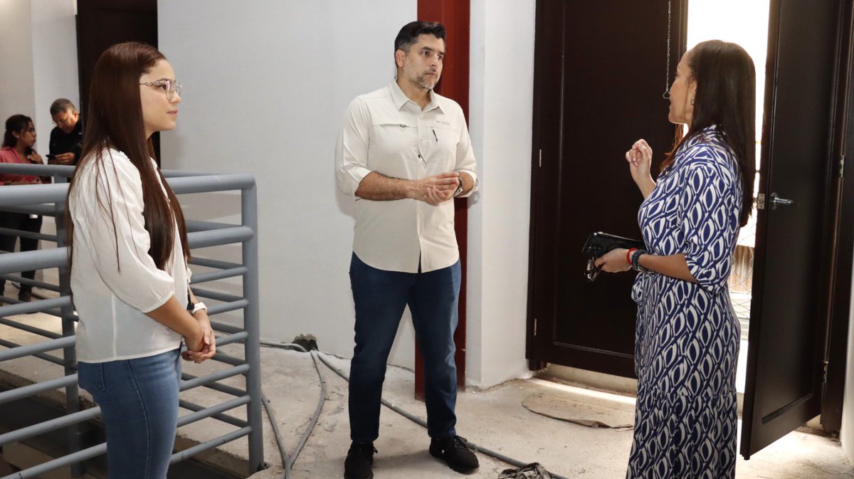 🏗️ Casa 18 de Diciembre en San Felipe alcanza un 98% de avance.

👷‍♂️ Fernando Méndez, viceministro de Vivienda, junto a Directora Liz Othon y viceministra Virna Luque, supervisaron los últimos detalles.

🏡 Pronto, 22 familias tendrán un hogar seguro. #ConstruyendoHogares 💙