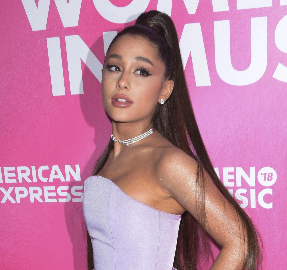VirtudMental's tweet photo. La gente dice que Ariana Grande se está derritiendo.

Aquí está la razón de su impactante pérdida de peso.

Déjame explicarte... https://t.co/SzLr56hsmO