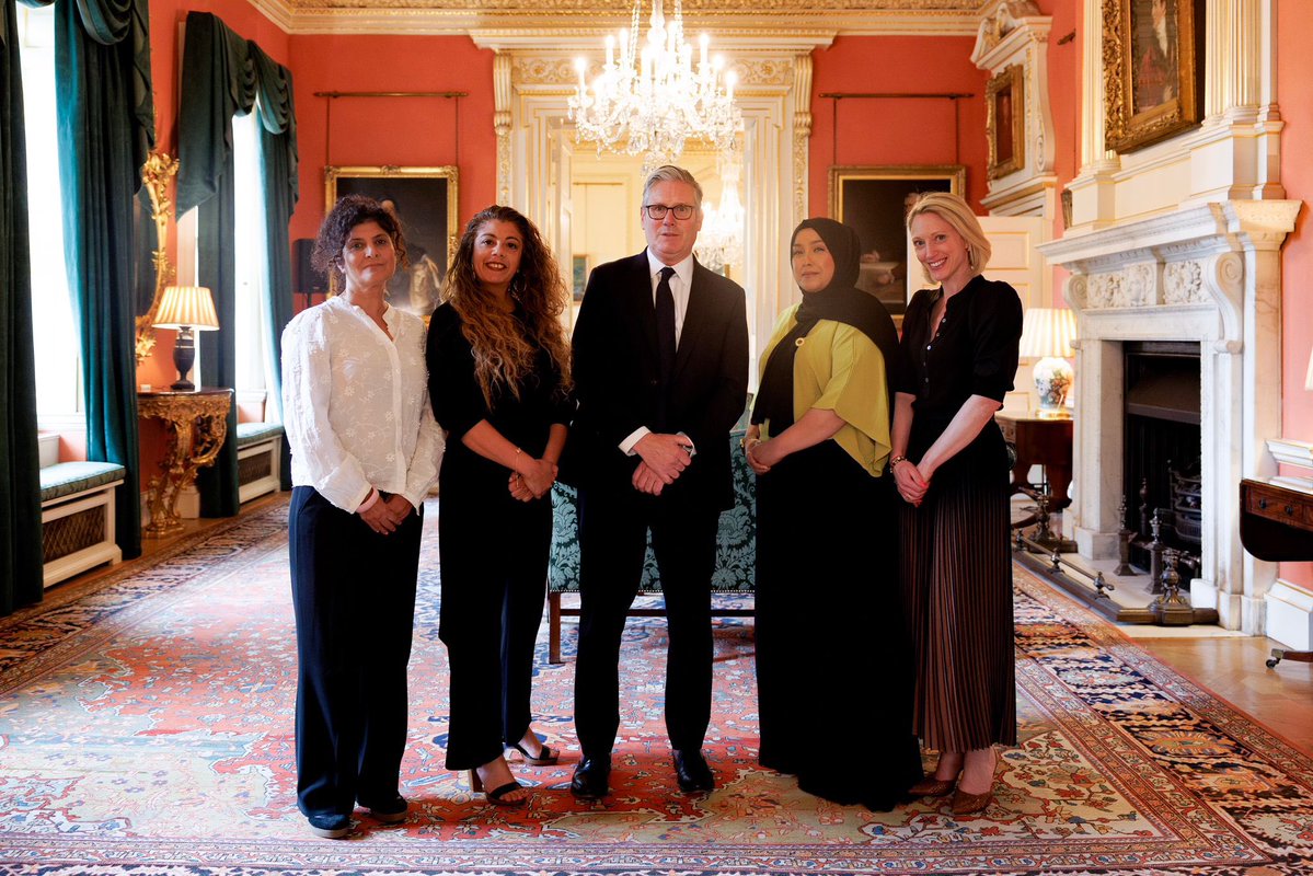 LDNVictimsComm's tweet image. Last week, I met Prime Minister @Keir_Starmer alongside the families of Zara Aleena, Sabina Nessa & Jan Mustafa.
These brave women held the PM to account on ending VAWG.
@psych_iamfarah said he gave her ‘hope of real change for the first time’ ⬇️
independent.co.uk/voices/zara-al…