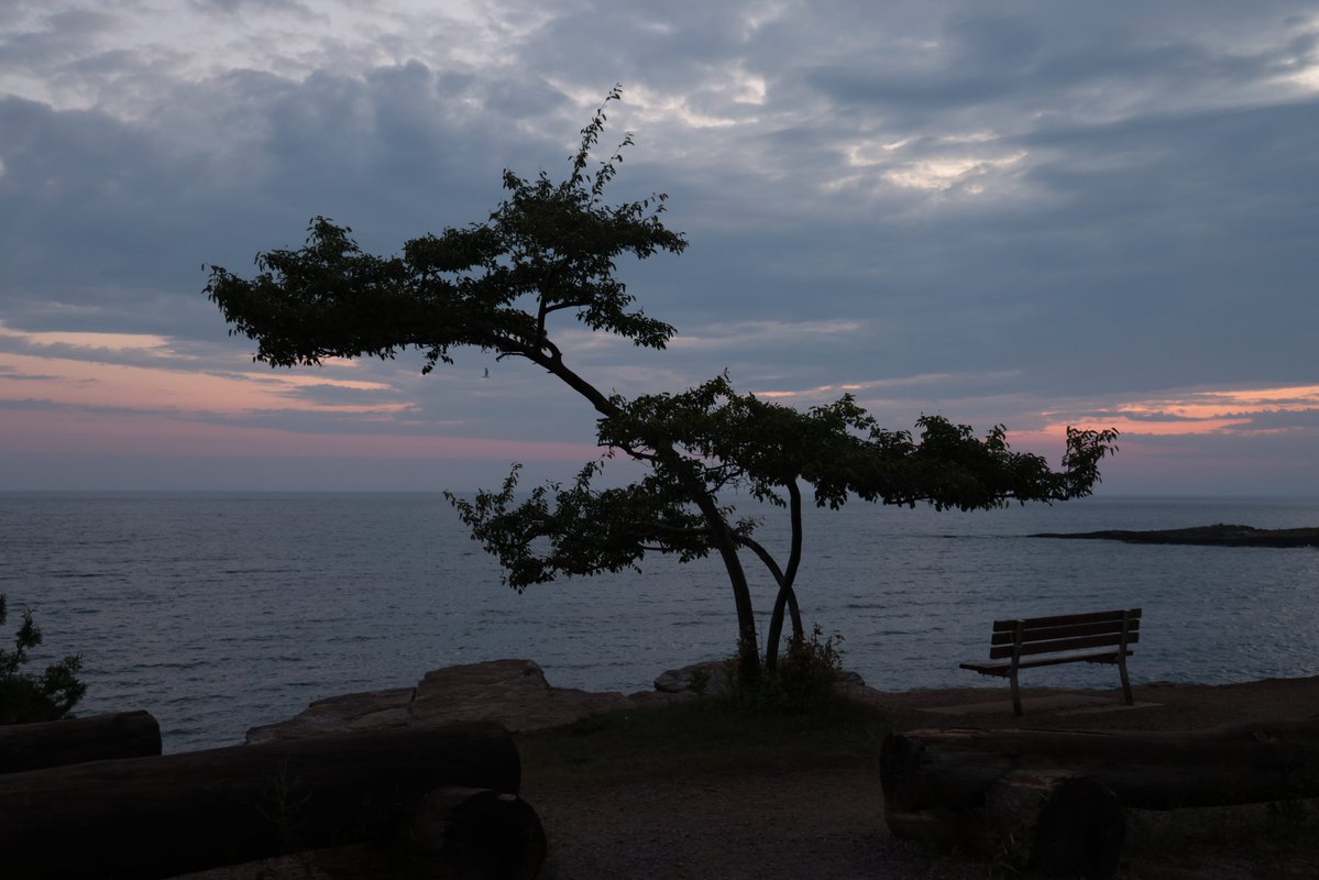 BugsySailor's tweet image. Sunrise 2,387. A little happy accident.
First photo, July 14, 2025.
Second photo, July 14, 2024.
I didn't realize this until I got back home and looked at previous sunrises photos from this date. For what it's worth, these are taken at *Sunset* Point.