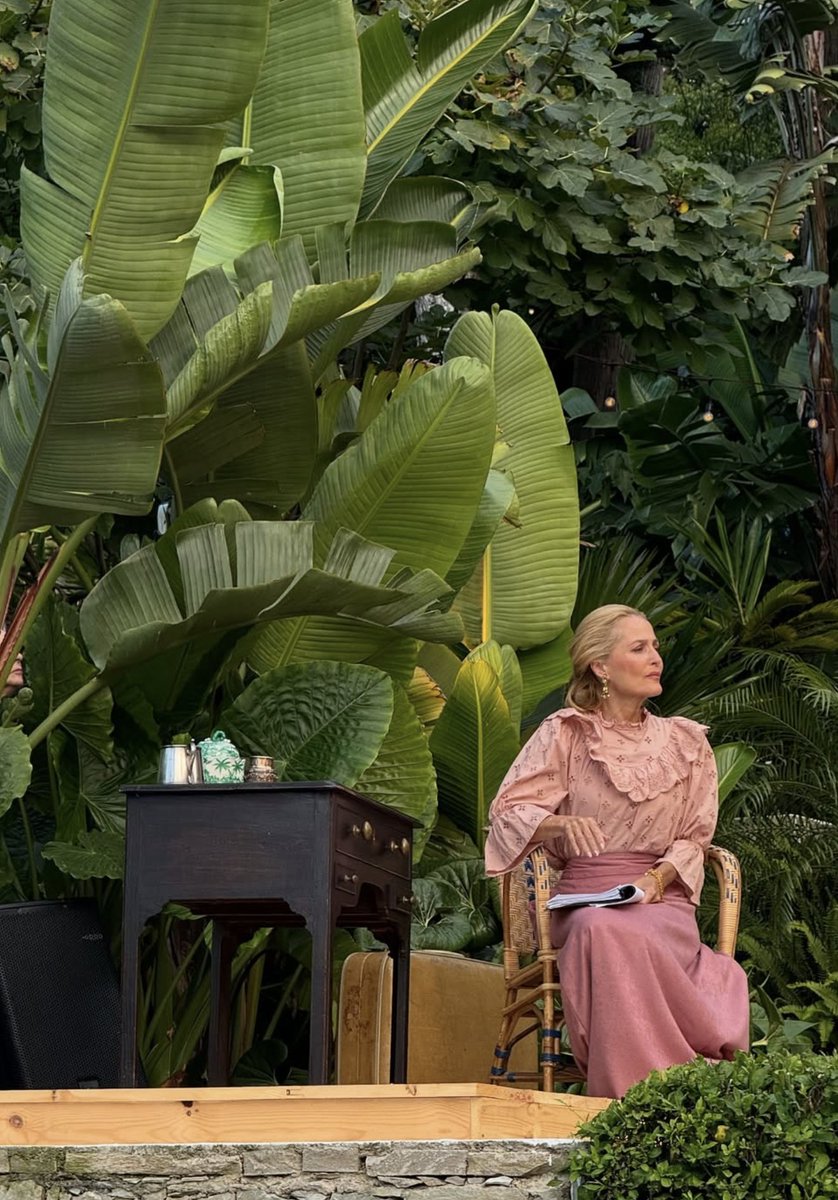 GillyAnders's tweet image. gillyanders
New photos ! Gillian Anderson @gilliana in #TheCherryOrchard with an all-star cast ! 📸 @themoroccanbotanist
