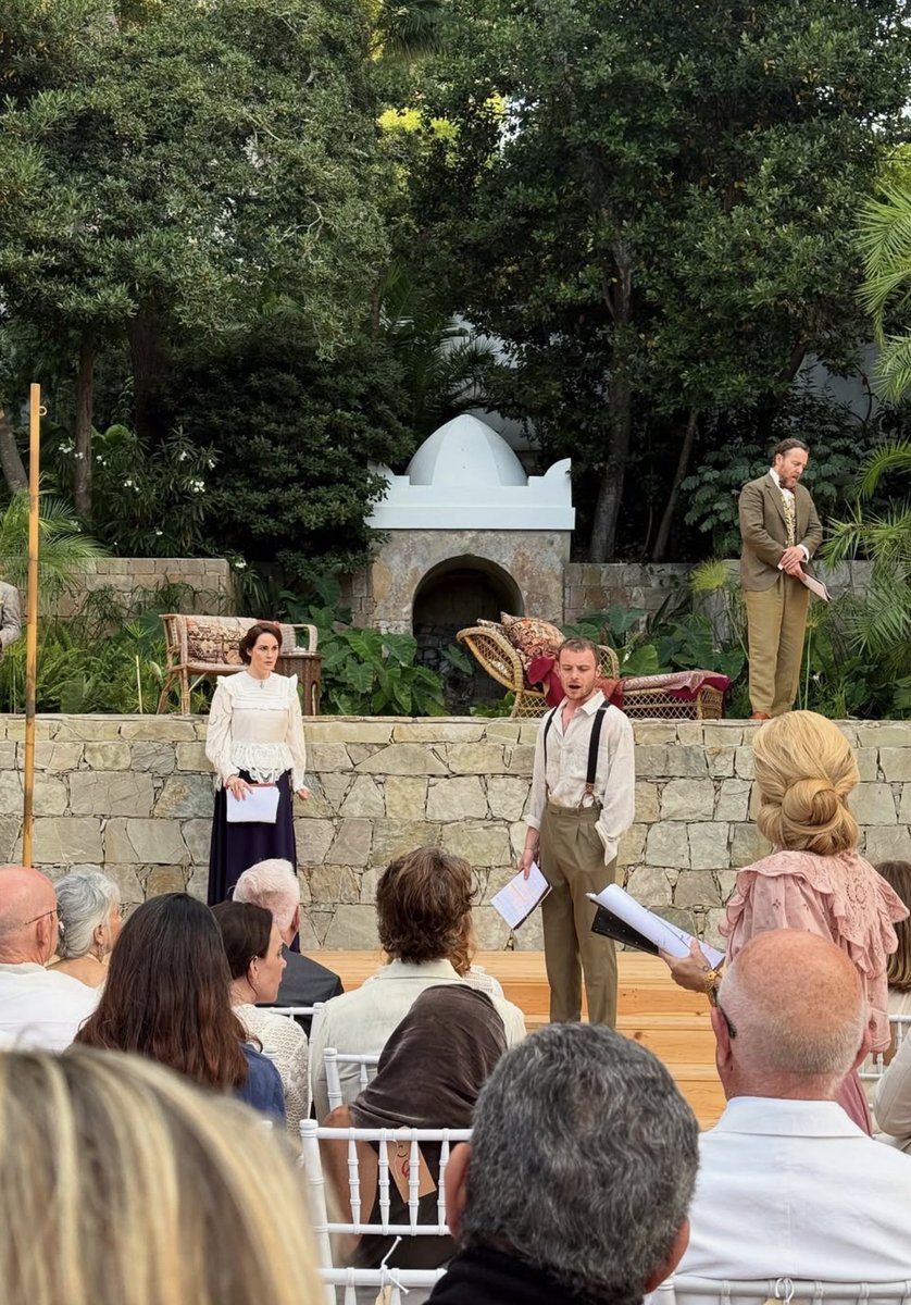 GillyAnders's tweet image. gillyanders
New photos ! Gillian Anderson @gilliana in #TheCherryOrchard with an all-star cast ! 📸 @themoroccanbotanist