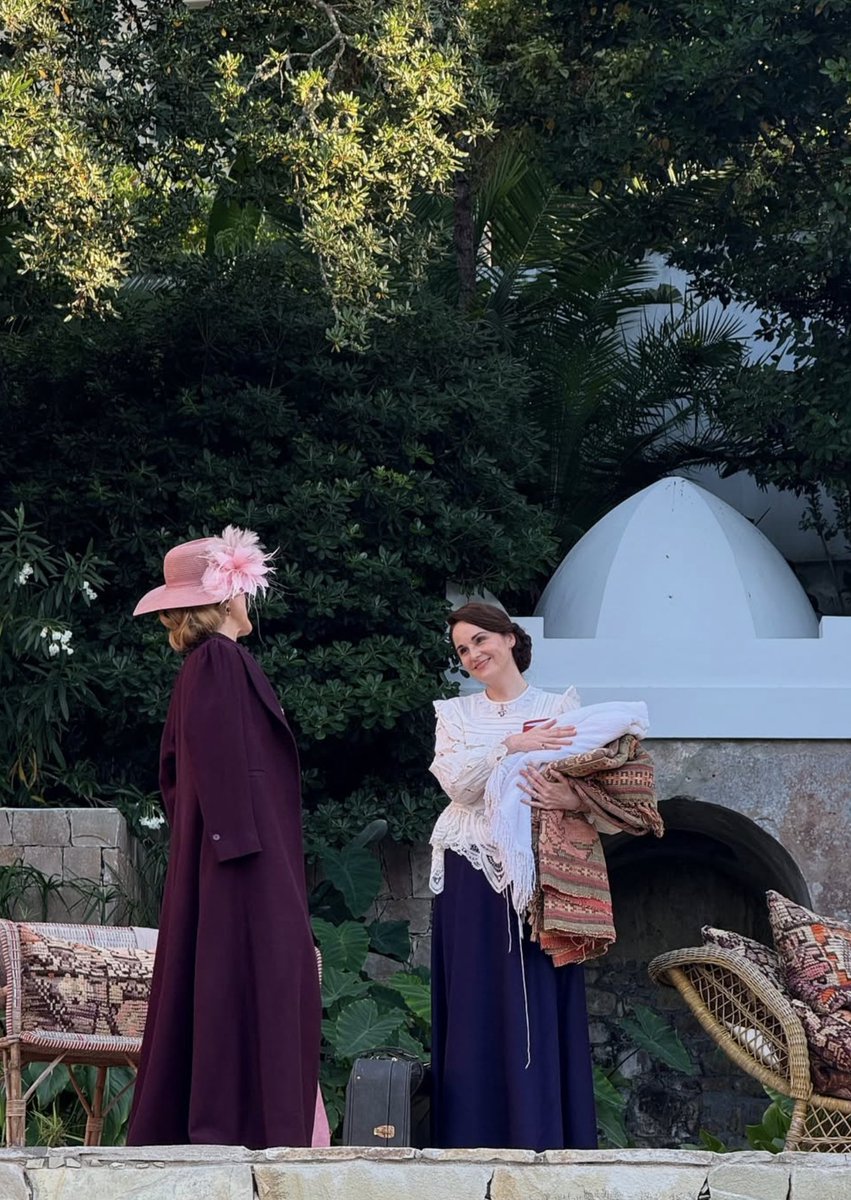 GillyAnders's tweet image. gillyanders
New photos ! Gillian Anderson @gilliana in #TheCherryOrchard with an all-star cast ! 📸 @themoroccanbotanist