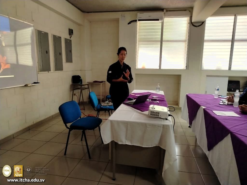 ITCHA_AGAPE's tweet image. ITCHA_Noticias | Presentación de logros de voluntaria JICA en ITCHA-ÁGAPE: 2 años dedicados al medioambiente en Chalatenango. Impulsó cuidado de flora/fauna, reciclaje, siembra de árboles y las 3 R, con gran impacto en la comunidad.
#ITCHA #JICA_Sv #voluntaria #MedioAmbiente