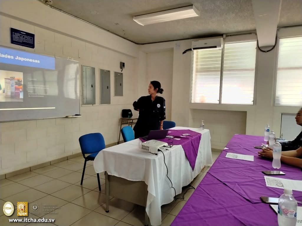 ITCHA_Noticias | Presentación de logros de voluntaria JICA en ITCHA-ÁGAPE: 2 años dedicados al medioambiente en Chalatenango. Impulsó cuidado de flora/fauna, reciclaje, siembra de árboles y las 3 R, con gran impacto en la comunidad.
#ITCHA #JICA_Sv #voluntaria #MedioAmbiente