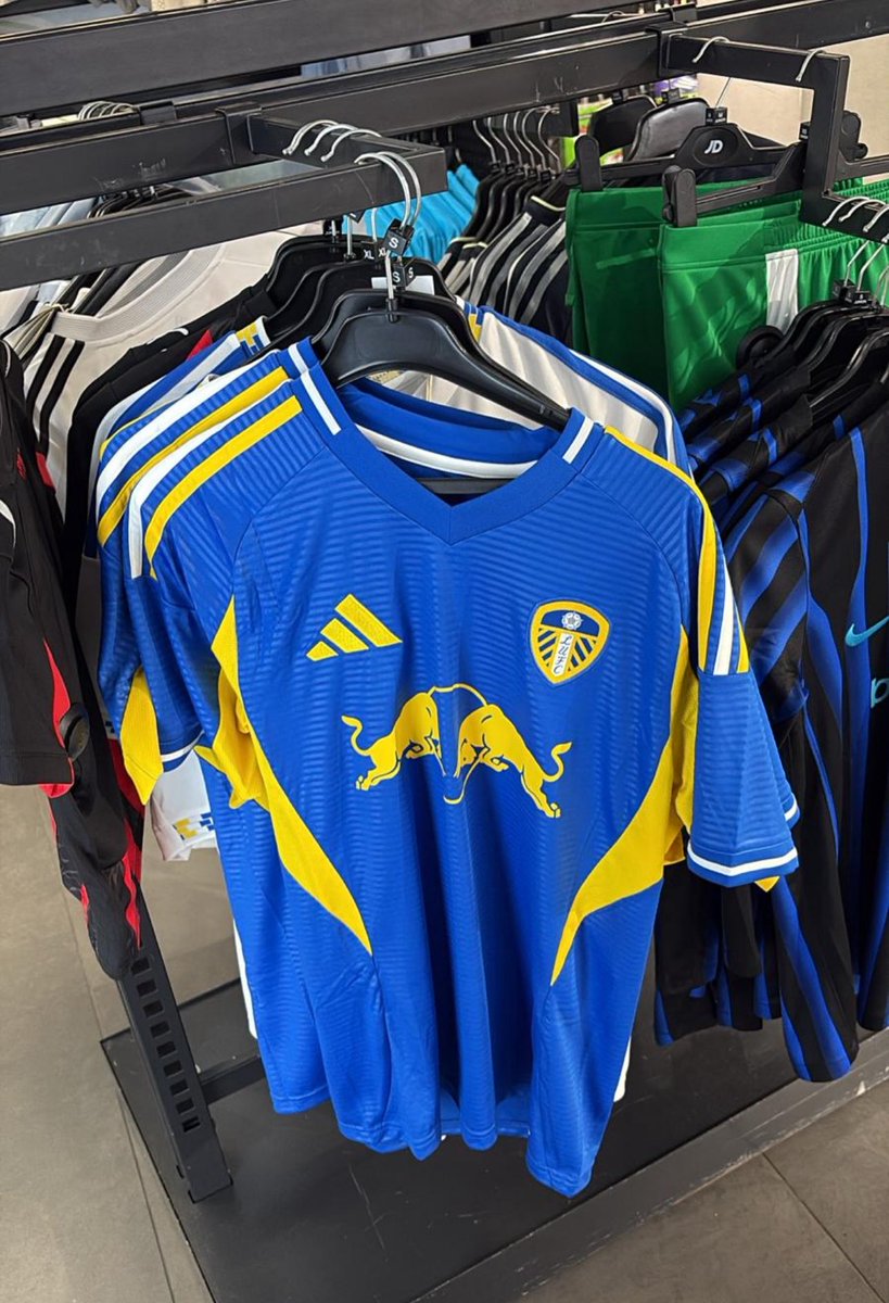 kavana25's tweet image. JD Sports in Cork today #lufc