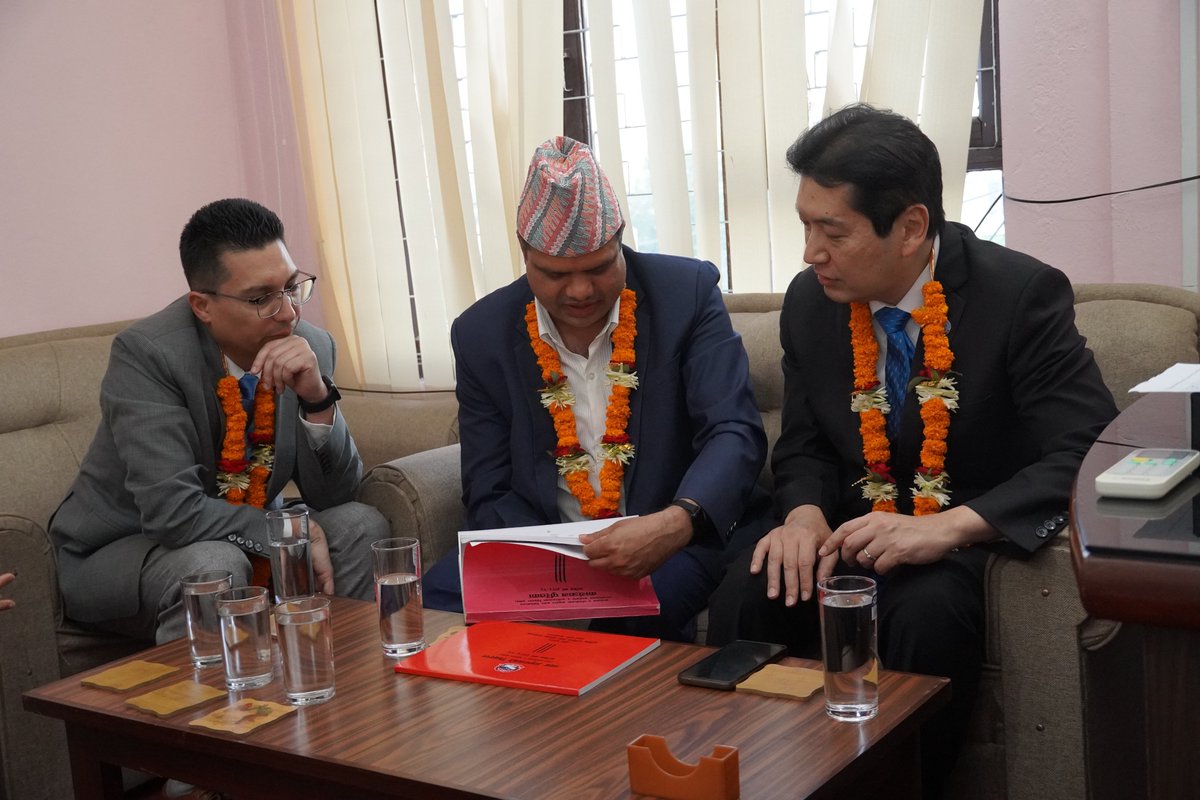 FAONepal's tweet image. Mr Ken Shimizu FAOR for 🇧🇹 and 🇳🇵 and Arun GC, AFAOR and team met with Mr Bishal Ghimire, Secretary at the MoTFE, along with key officials to review progress and discuss the way forward for two key projects; FLB Eastern Hills and BRCRN.