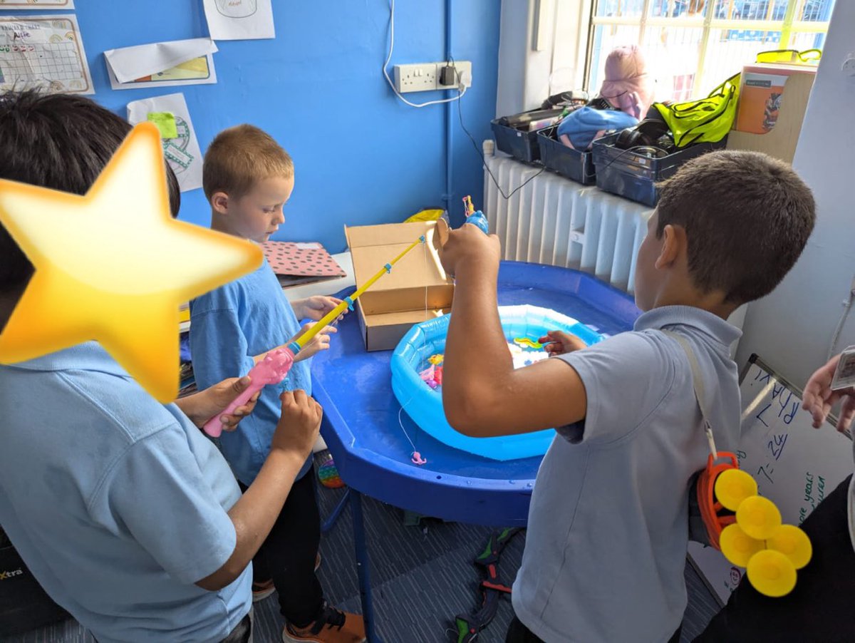 _SuttonHouse_'s tweet image. Rainbow class had fun trying out the new fishing pool, they had to work together to catch certain colours and shapes⭐️🎣🐠 #fishinggame #primaryfun #workingtogether #semh