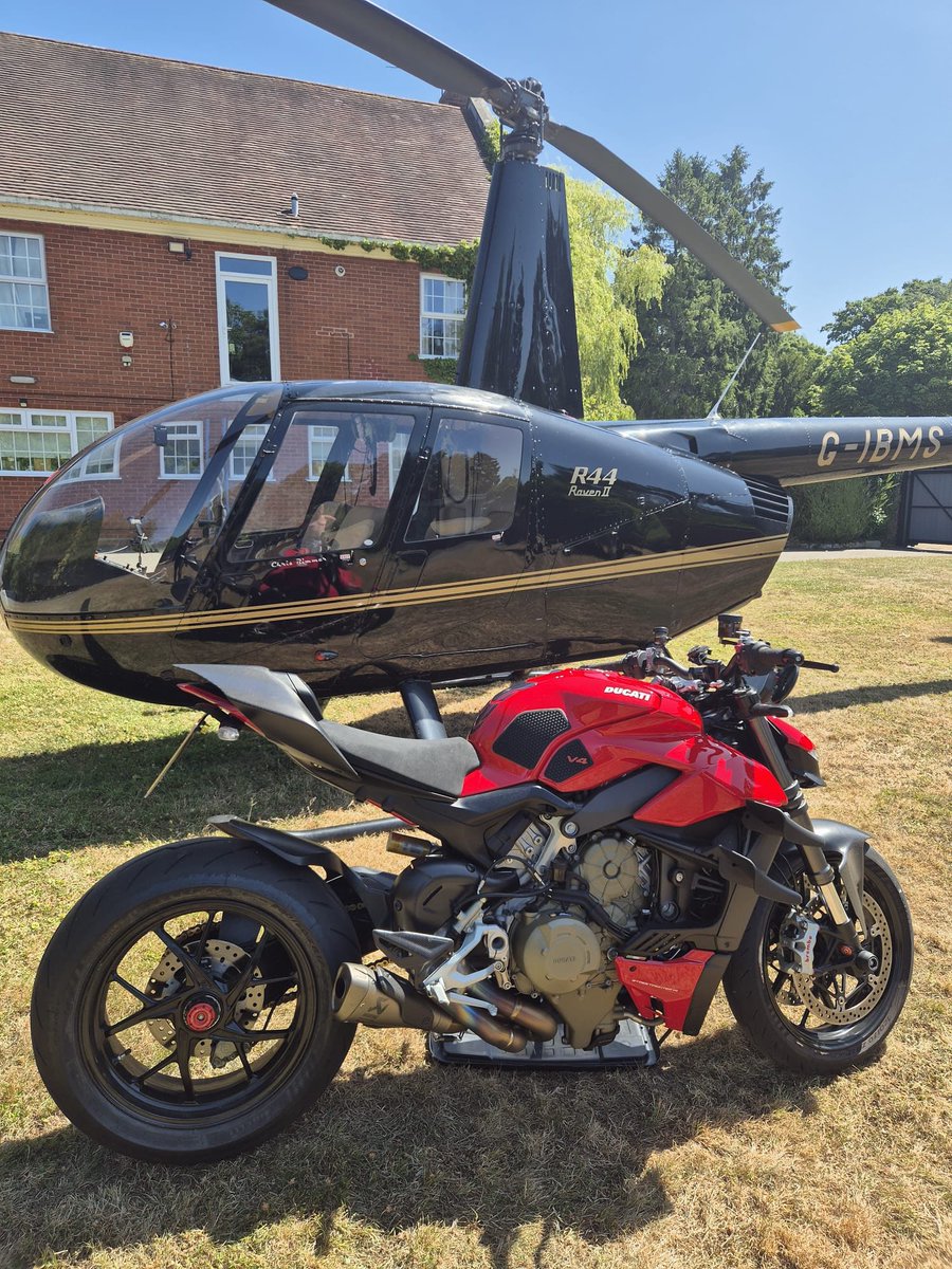 lucky we have a big car park,obviously you need to land your helicopter coming to collect your new bike.Only thing is,I didn’t take a picture!The Ducati V4 Streetfighter, but I’d sooner the R44!#ducati #V4 #Streetfighter #v4streetfighter #Robinson #r44 #robinsonr44 #helicopter