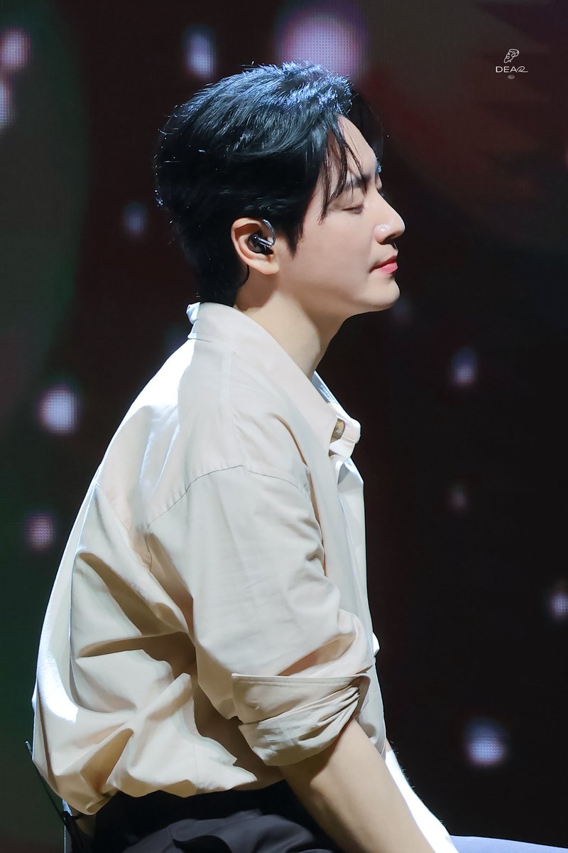 250712 이준혁 팬미팅  LET ME IN
IN SEOUL #이준혁 

노래부를때마다 떨면서도 진심을 다해 부르는거 너무 좋아....