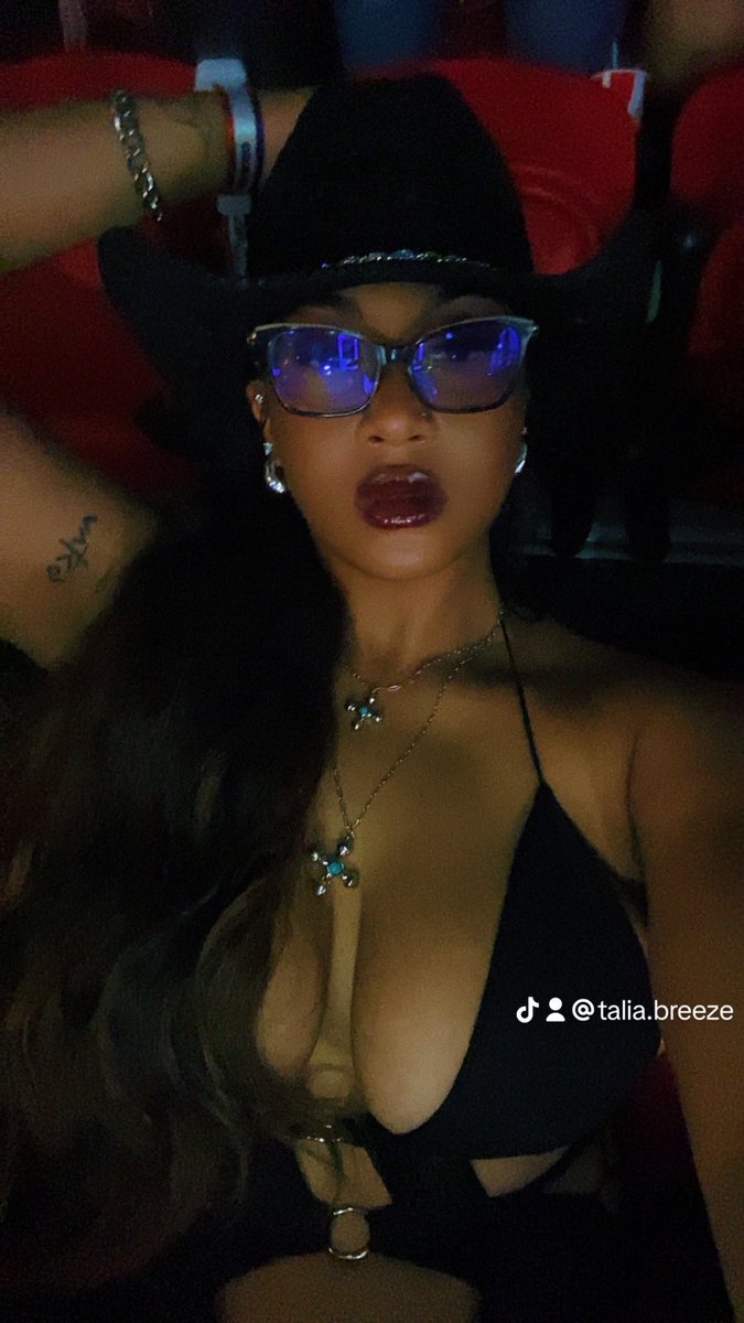 breezeme23's tweet photo. #CowboyCarterATL #Night3 OWES ME NUN 🐝🎠🇺🇸✊🏽 https://t.co/2tUGczoLpO