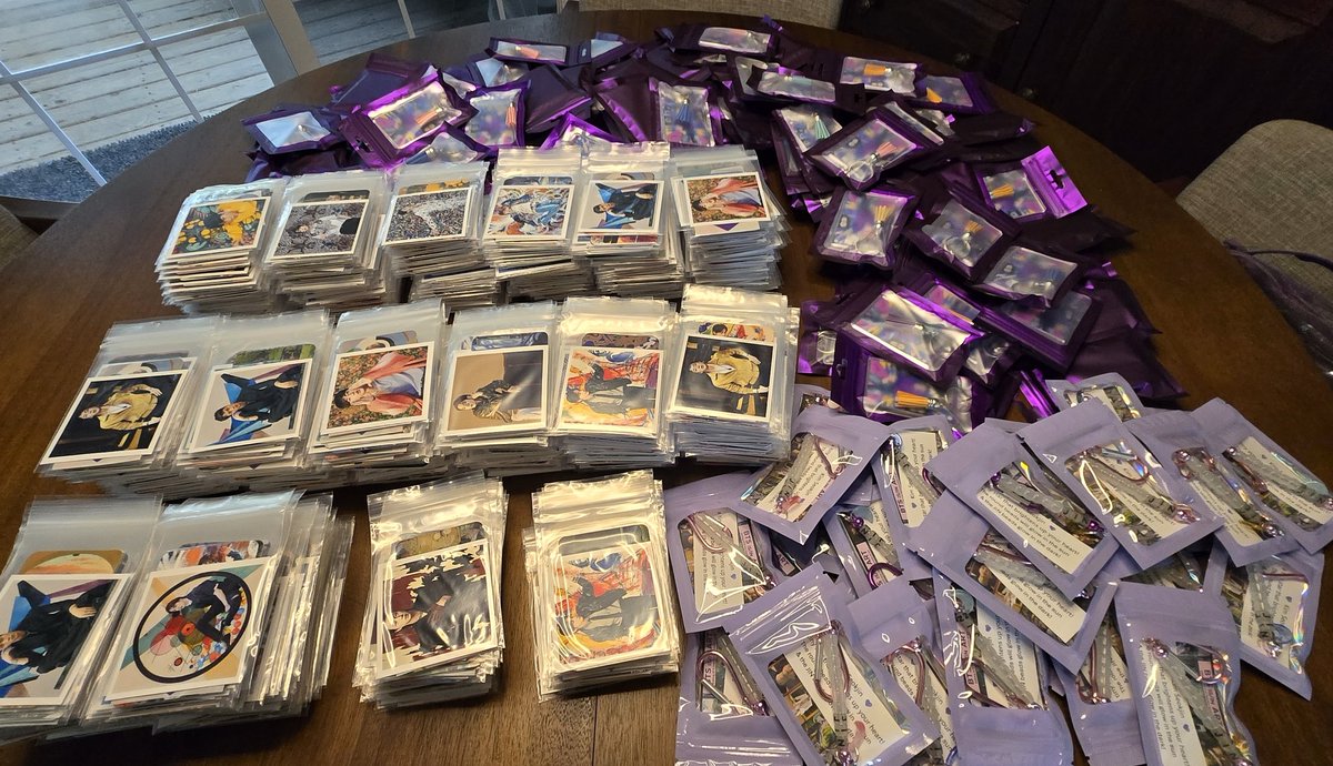 Maerlyn8_BTS7's tweet image. All of my Jin freebies are done! I'm packing them up for Newark! 🎉
750 card/sticker packs, 100 keychains for moots, and 30 seatmate charms - DONE!
I'm shocked I actually have it all ready so early. 😅
I'll give away any extras here after the US shows are complete! 💜