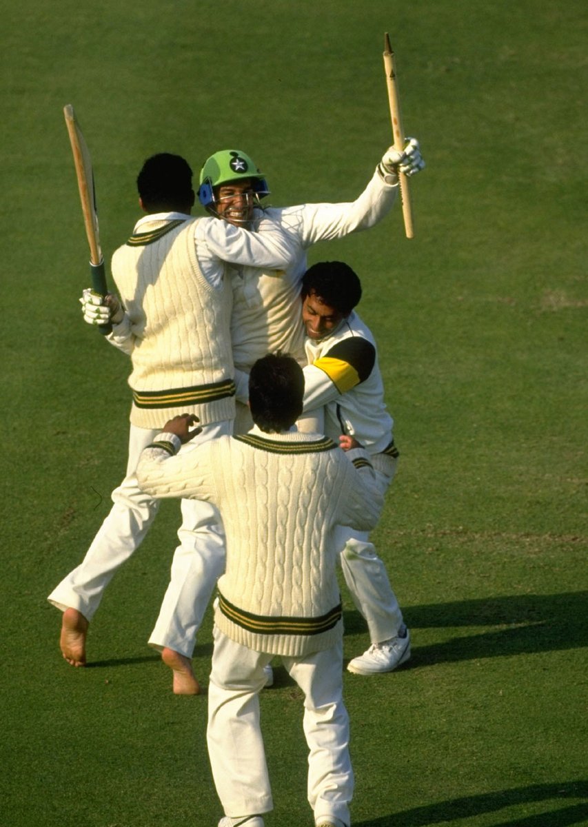 4th innings run-chases at Lord's are not for the faint-hearted. One of the best was Wasim Akram and Waqar Younis sharing an unbroken 46 run partnership to see Pakistan home by 2 wickets in 1992 #Cricket