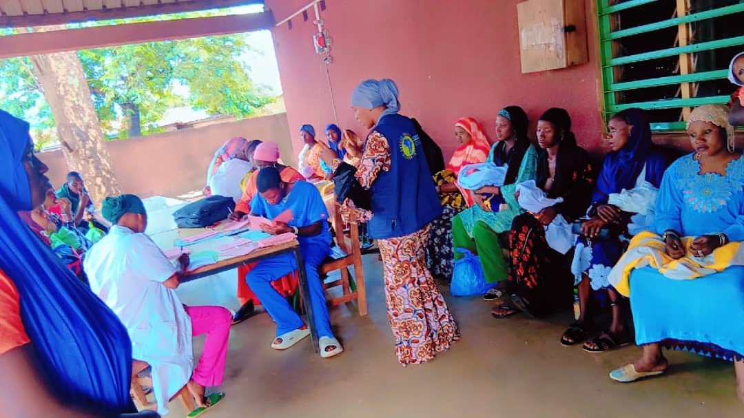 Sevguinee's tweet image. SIGUIRI : Sensibilisation sur la prévention du VIH/SIDA au centre de santé Bolibama dans le cadre du projet d'accompagnement des femmes sur financement de @EF_LINITIATIVE