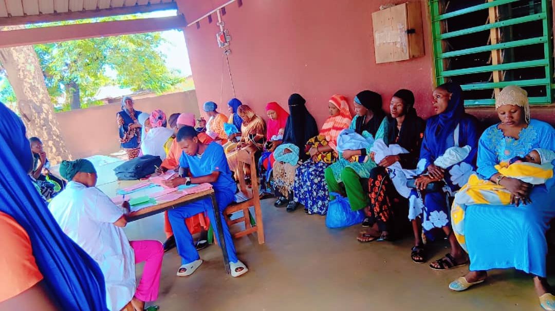 Sevguinee's tweet image. SIGUIRI : Sensibilisation sur la prévention du VIH/SIDA au centre de santé Bolibama dans le cadre du projet d'accompagnement des femmes sur financement de @EF_LINITIATIVE
