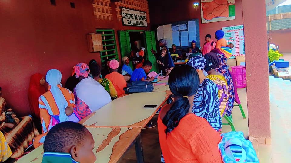 Sevguinee's tweet image. SIGUIRI : Sensibilisation sur la prévention du VIH/SIDA au centre de santé Bolibama dans le cadre du projet d'accompagnement des femmes sur financement de @EF_LINITIATIVE