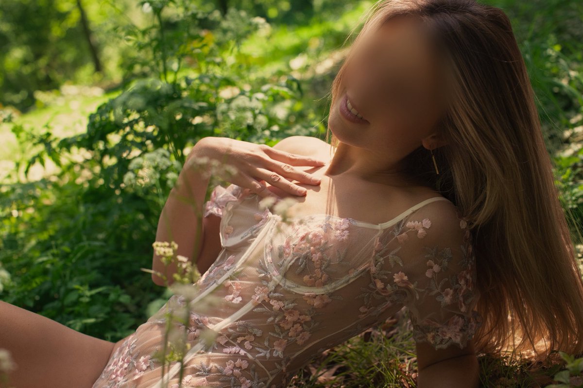 You, me, picnic date? 💋