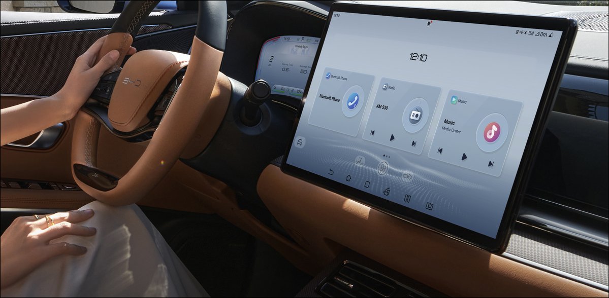 BYDCompany's tweet image. Inside the BYD HAN, a 15.6-inch touchscreen puts smart features at your fingertips. Rear passengers enjoy personalized control of seating, lighting, and climate, all from the armrest. Innovation built to elevate every seat.